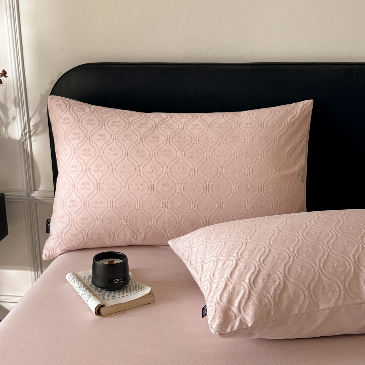 91家纺网 家纺一手货源 找家纺 宜代光年 2026年新款全棉纯棉厚织提花四件套系列（第一批花型） 复古樱桃-浅粉