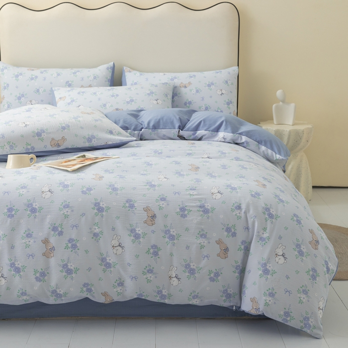 91家纺网 家纺一手货源 找家纺 铭浩家纺 2026春夏新款云感双层皱皱纱四件套 蓝兔花眠