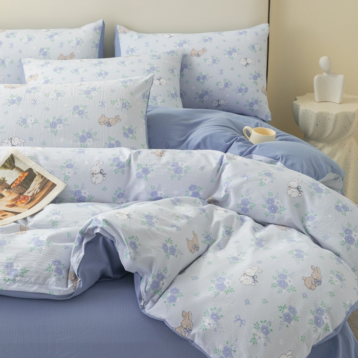 91家纺网 家纺一手货源 找家纺 铭浩家纺 2026春夏新款云感双层皱皱纱四件套 蓝兔花眠