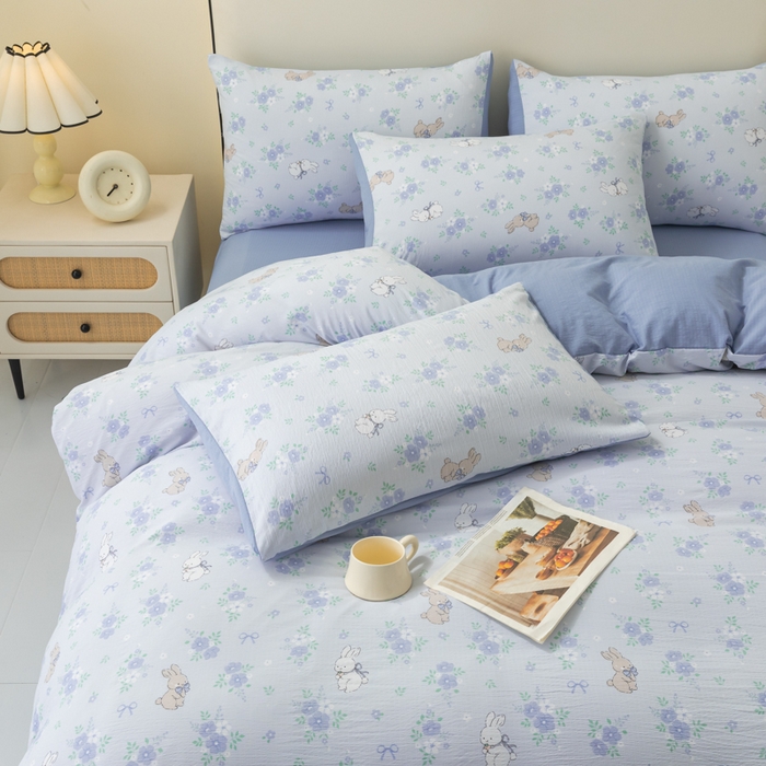 91家纺网 家纺一手货源 找家纺 铭浩家纺 2026春夏新款云感双层皱皱纱四件套 蓝兔花眠