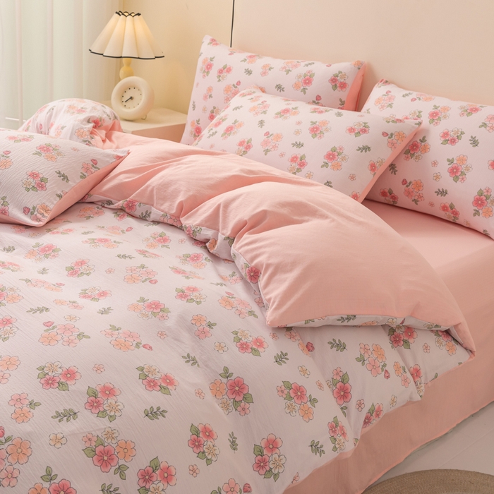 91家纺网 家纺一手货源 找家纺 铭浩家纺 2026春夏新款云感双层皱皱纱四件套 粉桃花眠