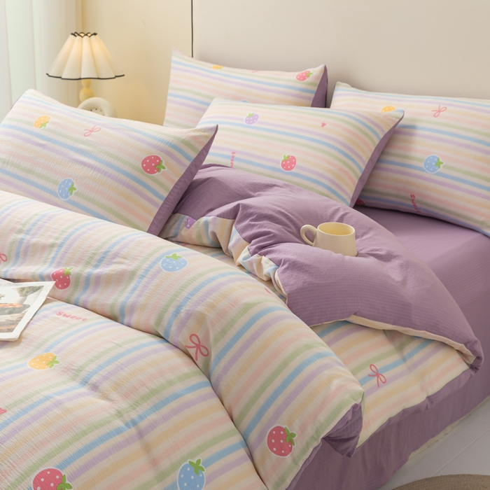 91家纺网 家纺一手货源 找家纺 铭浩家纺 2026春夏新款云感双层皱皱纱四件套 草莓乐园