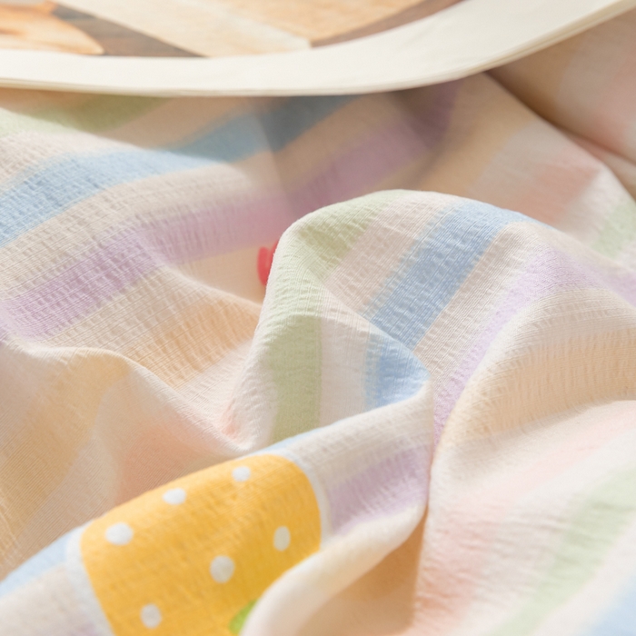 91家纺网 家纺一手货源 找家纺 铭浩家纺 2026春夏新款云感双层皱皱纱四件套 草莓乐园