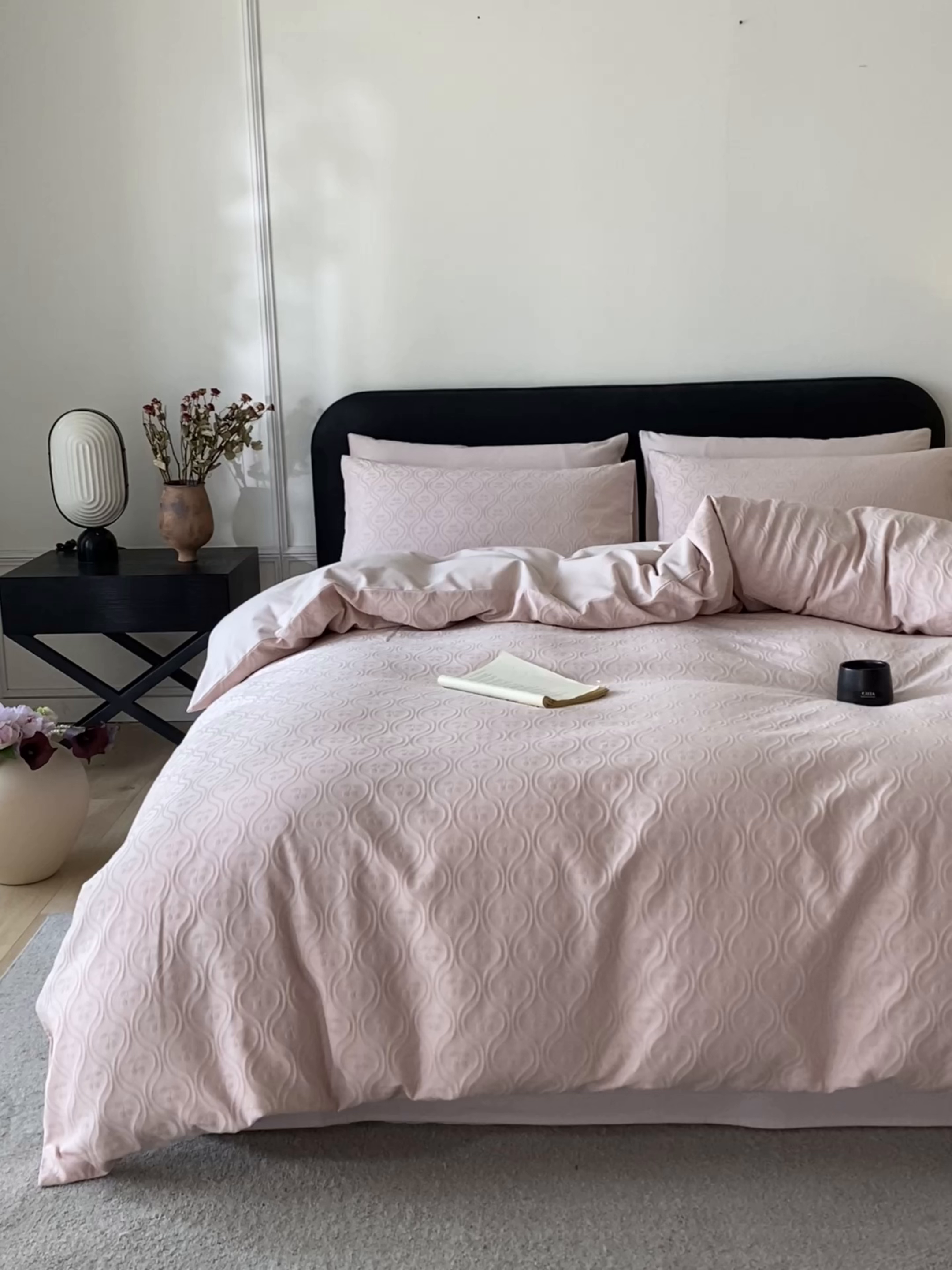 91家纺网 家纺一手货源 找家纺 宜代光年 2026年新款全棉纯棉厚织提花四件套系列（第一批花型） 复古樱桃-浅粉