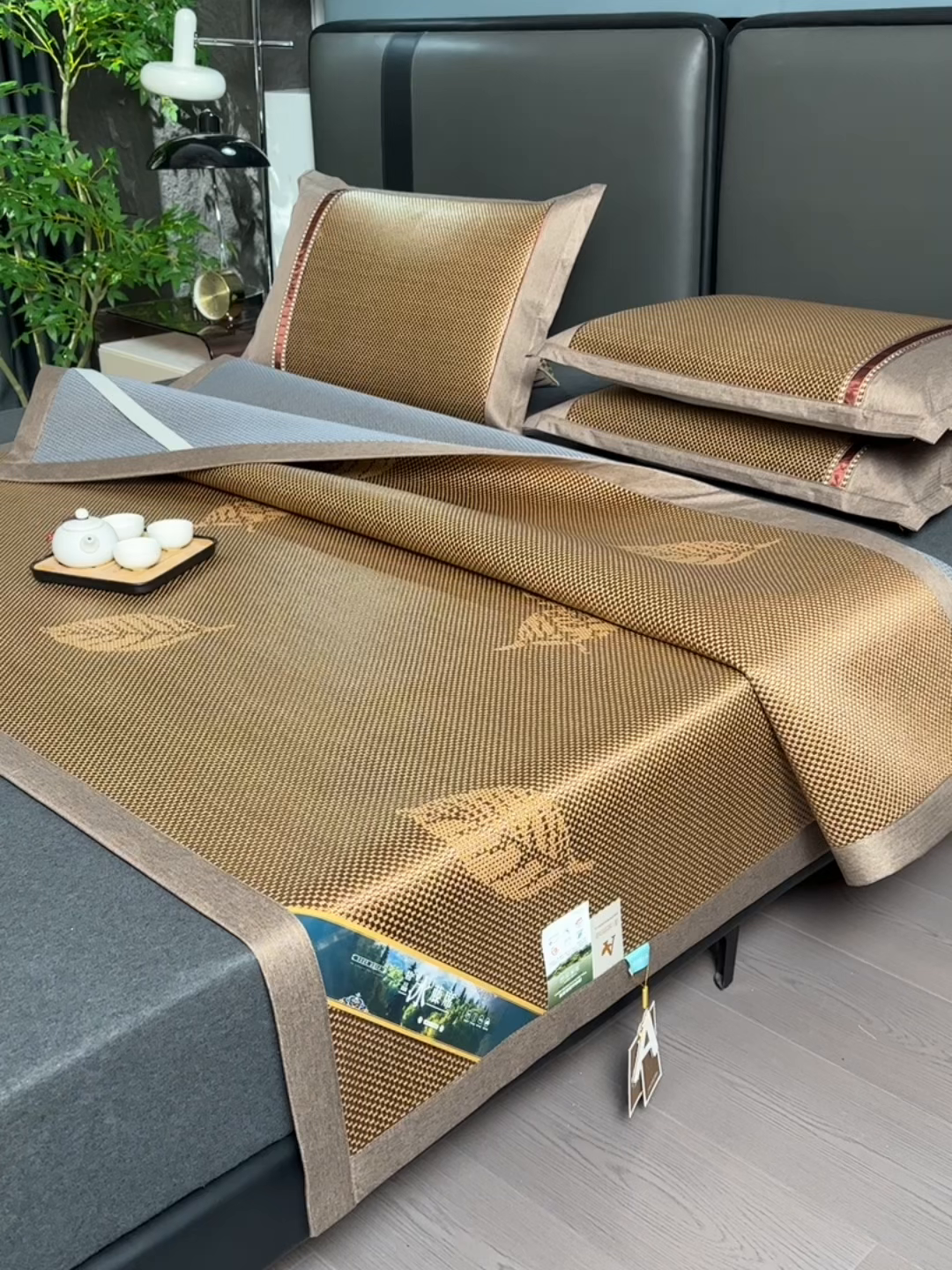 91家纺网 家纺一手货源 找家纺 小牛席业 2026新款加厚款叶语冰藤席系列 加厚款-叶语冰藤席-咖色