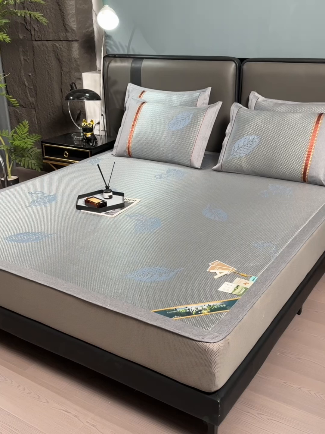 91家纺网 家纺一手货源 找家纺 小牛席业 202新款加厚款-叶语冰藤席系列（床笠款）凉席藤席冰藤席冰丝席竹席草席空调席乳胶席豆豆席 加厚款-叶语冰藤席系列床笠款-蓝色