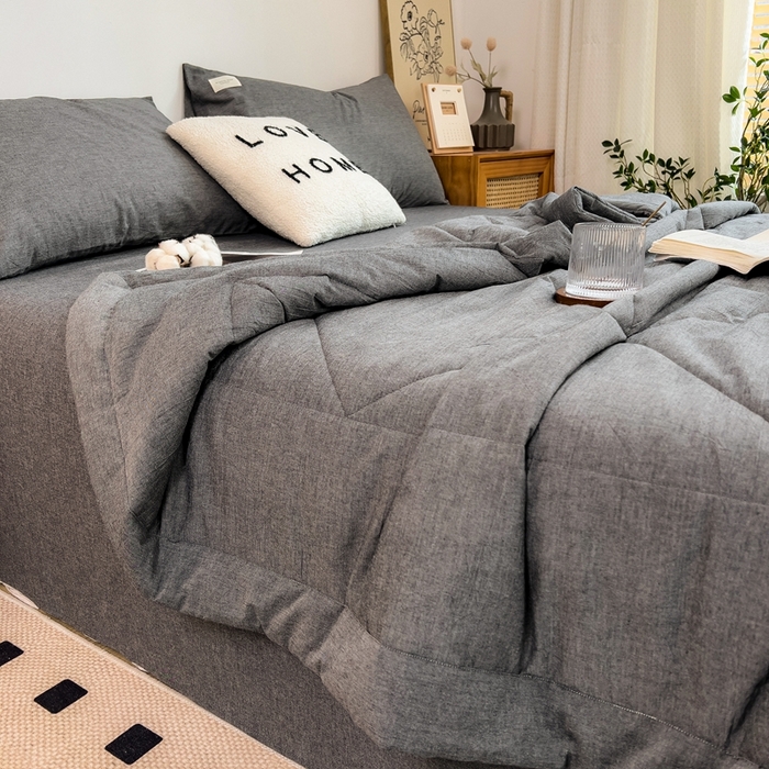 91家纺网 家纺一手货源 找家纺 宝士康家纺 2026新款10A抗菌无印风单夏被/夏被四件套 被子被芯 低调灰