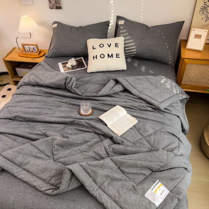 91家纺网 家纺一手货源 找家纺 宝士康家纺 2026新款10A抗菌无印风单夏被/夏被四件套 被子被芯 低调灰