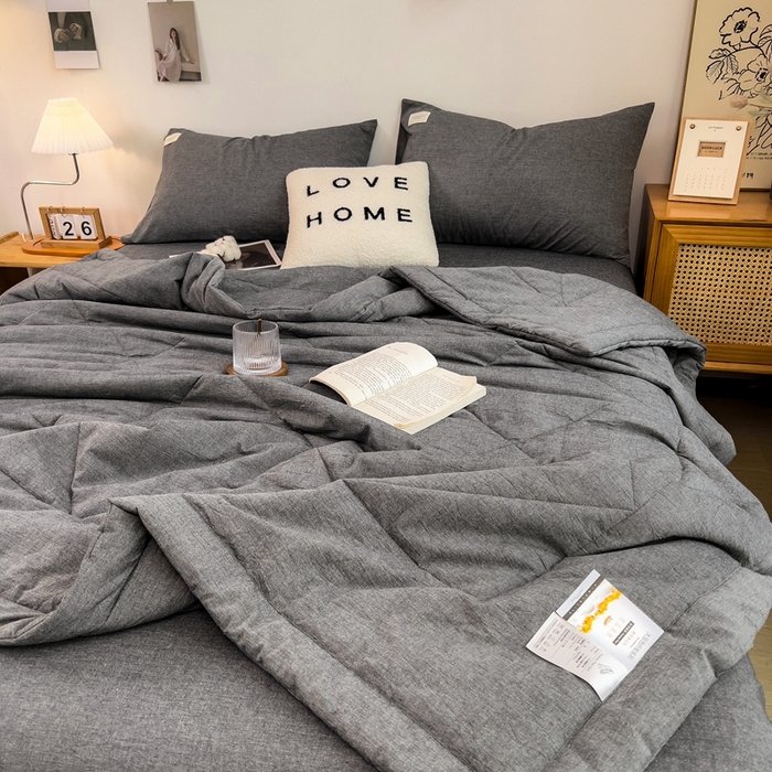 91家纺网 家纺一手货源 找家纺 宝士康家纺 2026新款10A抗菌无印风单夏被/夏被四件套 被子被芯 低调灰