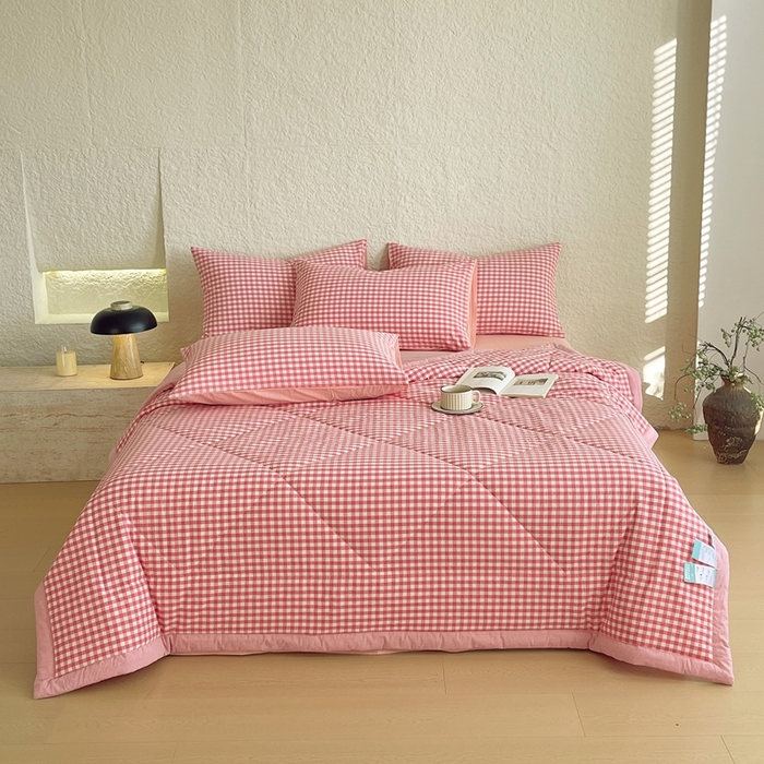 91家纺网 家纺一手货源 找家纺 宝士康家纺 2026新款10A抗菌无印风单夏被/夏被四件套 被子被芯 粉小格