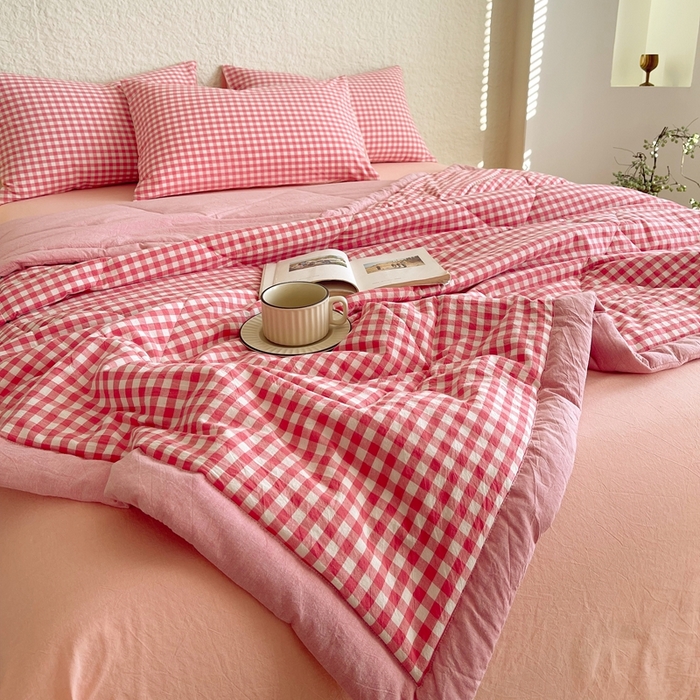 91家纺网 家纺一手货源 找家纺 宝士康家纺 2026新款10A抗菌无印风单夏被/夏被四件套 被子被芯 粉小格