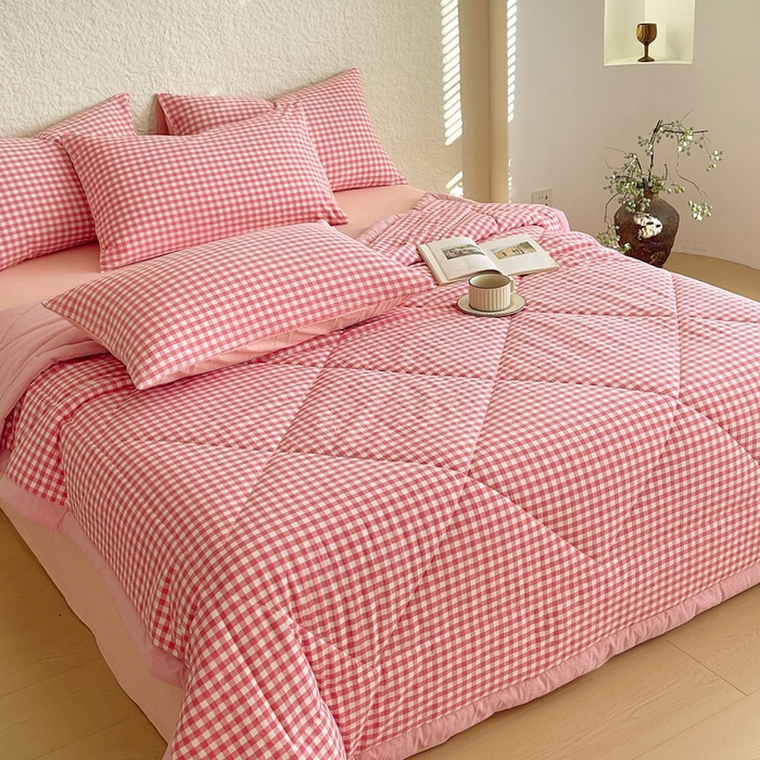 91家纺网 家纺一手货源 找家纺 宝士康家纺 2026新款10A抗菌无印风单夏被/夏被四件套 被子被芯 粉小格