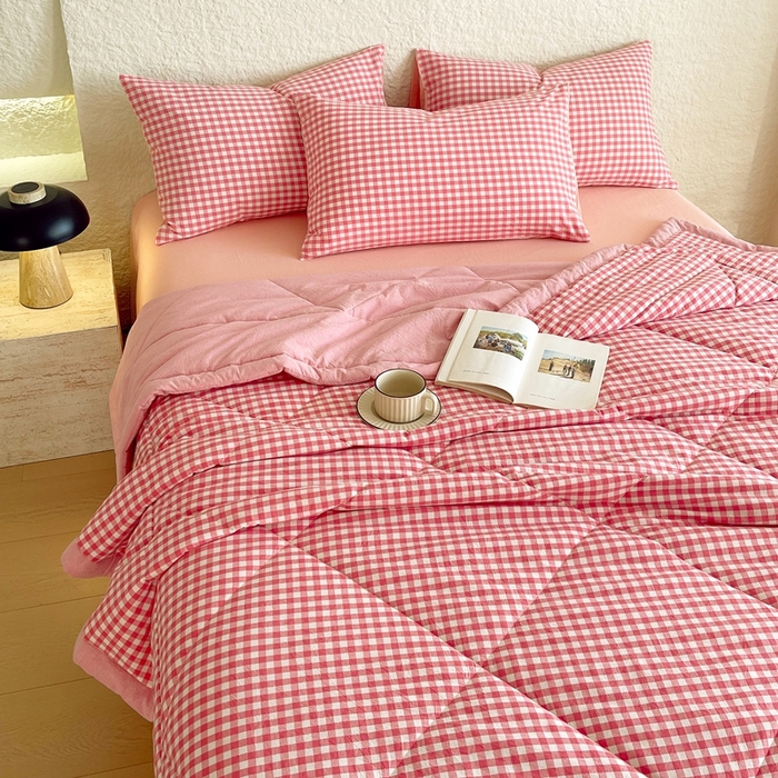 91家纺网 家纺一手货源 找家纺 宝士康家纺 2026新款10A抗菌无印风单夏被/夏被四件套 被子被芯 粉小格