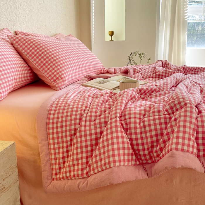 91家纺网 家纺一手货源 找家纺 宝士康家纺 2026新款10A抗菌无印风单夏被/夏被四件套 被子被芯 粉小格