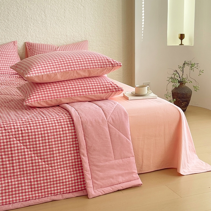 91家纺网 家纺一手货源 找家纺 宝士康家纺 2026新款10A抗菌无印风单夏被/夏被四件套 被子被芯 粉小格