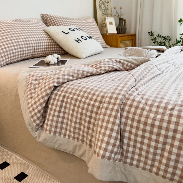 91家纺网 家纺一手货源 找家纺 宝士康家纺 2026新款10A抗菌无印风单夏被/夏被四件套 被子被芯 咖小格