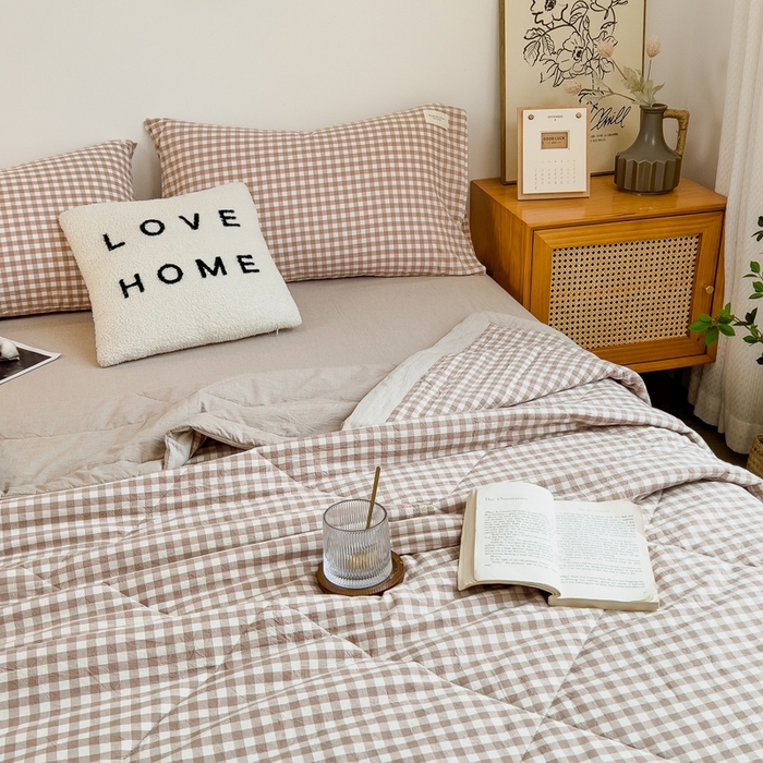 91家纺网 家纺一手货源 找家纺 宝士康家纺 2026新款10A抗菌无印风单夏被/夏被四件套 被子被芯 咖小格