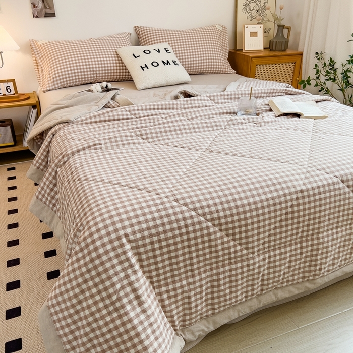 91家纺网 家纺一手货源 找家纺 宝士康家纺 2026新款10A抗菌无印风单夏被/夏被四件套 被子被芯 咖小格