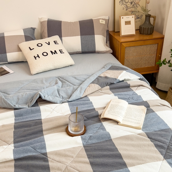 91家纺网 家纺一手货源 找家纺 宝士康家纺 2026新款10A抗菌无印风单夏被/夏被四件套 被子被芯 深蓝大格