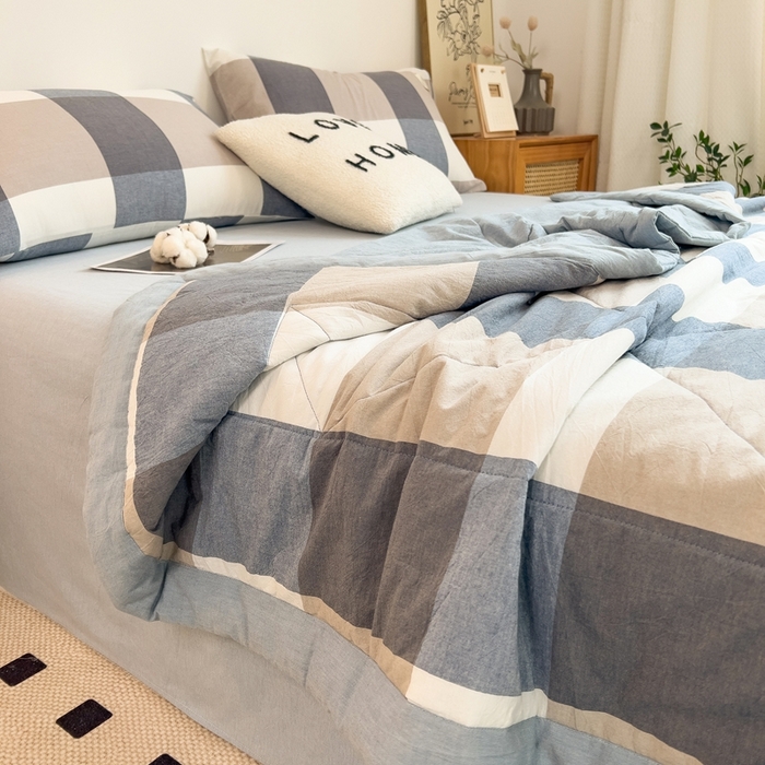 91家纺网 家纺一手货源 找家纺 宝士康家纺 2026新款10A抗菌无印风单夏被/夏被四件套 被子被芯 深蓝大格