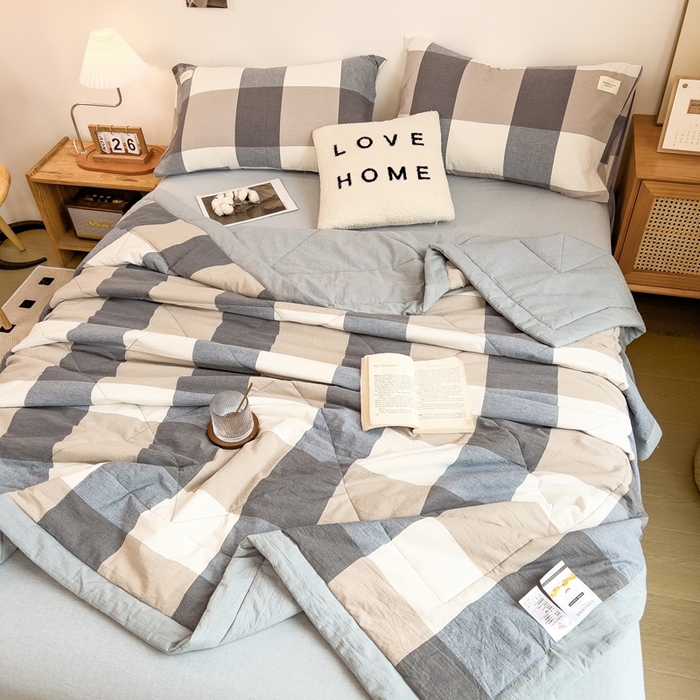 91家纺网 家纺一手货源 找家纺 宝士康家纺 2026新款10A抗菌无印风单夏被/夏被四件套 被子被芯 深蓝大格