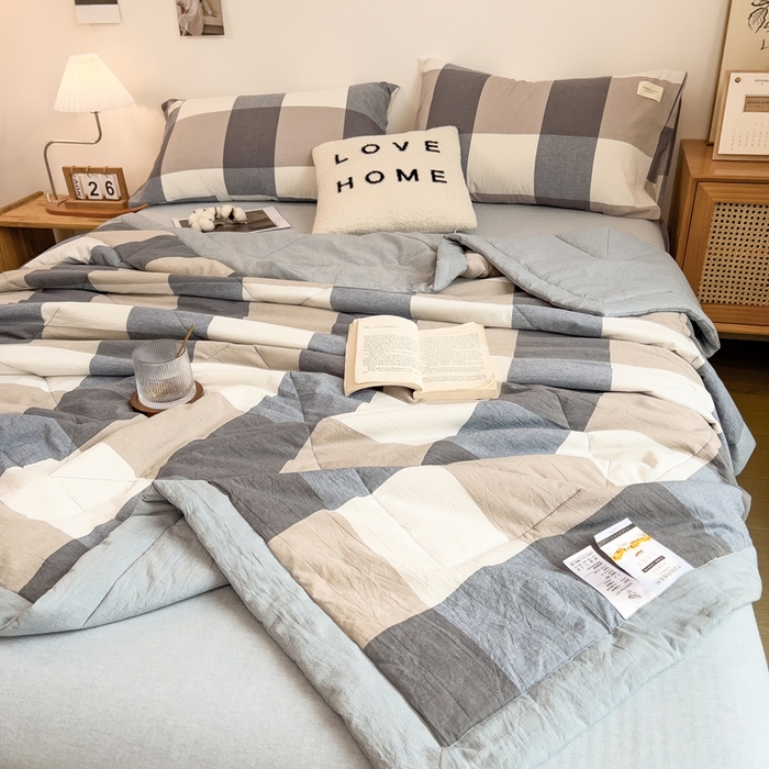 91家纺网 家纺一手货源 找家纺 宝士康家纺 2026新款10A抗菌无印风单夏被/夏被四件套 被子被芯 深蓝大格