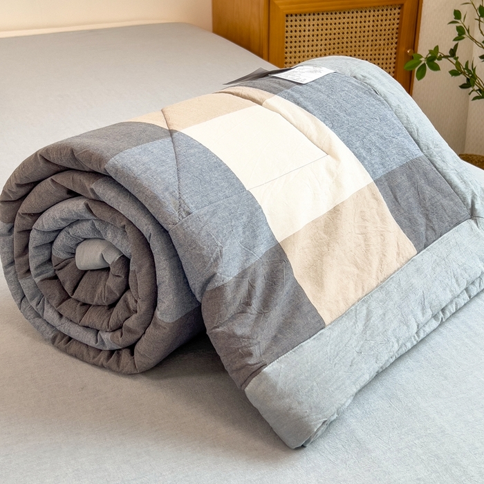 91家纺网 家纺一手货源 找家纺 宝士康家纺 2026新款10A抗菌无印风单夏被/夏被四件套 被子被芯 深蓝大格