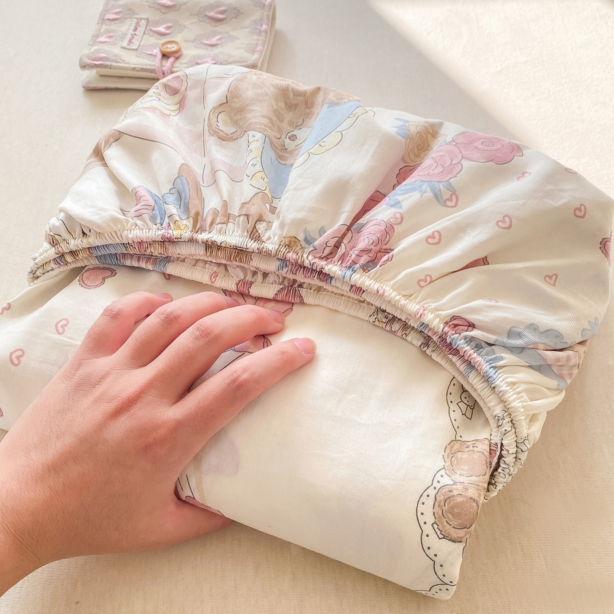 91家纺网 家纺一手货源 找家纺 女子家纺 2026新款全棉纯棉印花小清新系列单床笠单品床笠床笠单件 小熊安缦