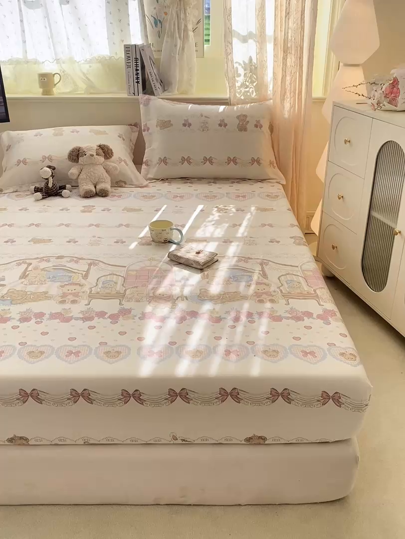 91家纺网 家纺一手货源 找家纺 女子家纺 2026新款全棉纯棉印花小清新系列单床笠单品床笠床笠单件 小熊安缦