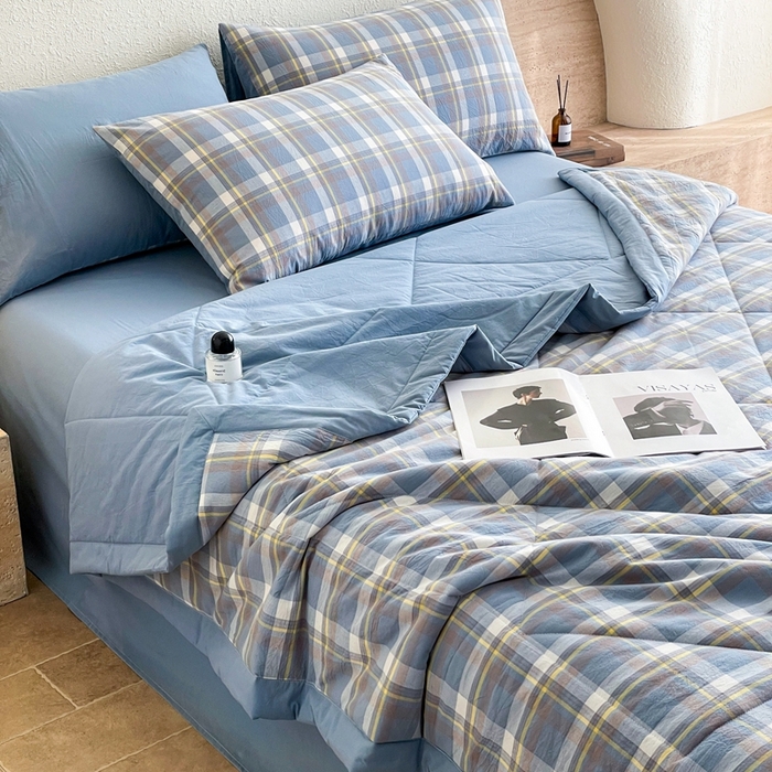 91家纺网 家纺一手货源 找家纺 宝士康家纺 2026新款10A抗菌无印风单夏被/夏被四件套 被子被芯 天蓝中格
