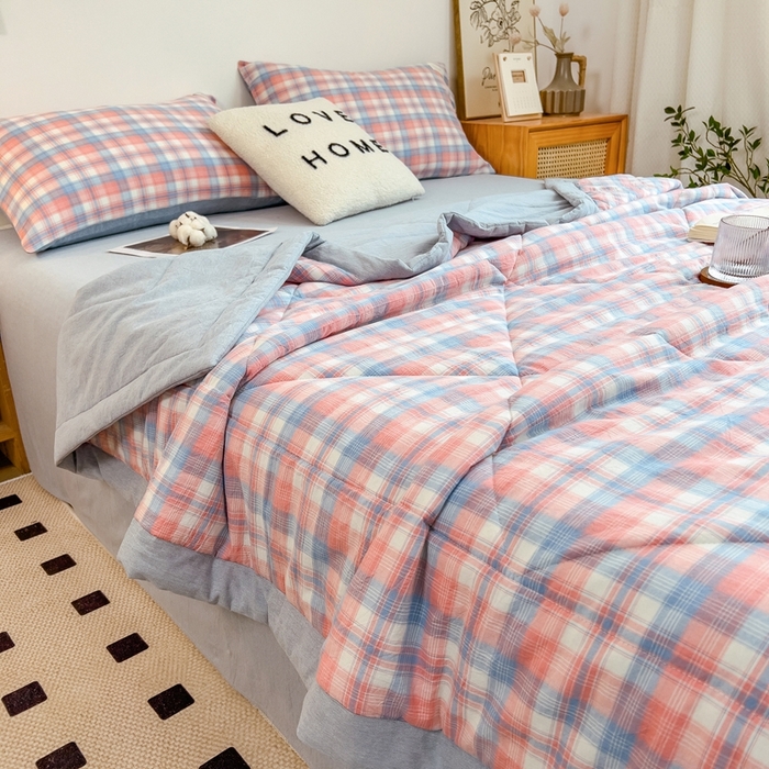 91家纺网 家纺一手货源 找家纺 宝士康家纺 2026新款10A抗菌无印风单夏被/夏被四件套 被子被芯 炫彩格