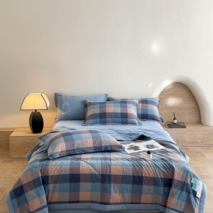 91家纺网 家纺一手货源 找家纺 宝士康家纺 2026新款10A抗菌无印风单夏被/夏被四件套 被子被芯 炫彩蓝格