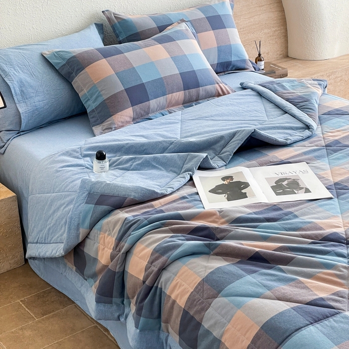 91家纺网 家纺一手货源 找家纺 宝士康家纺 2026新款10A抗菌无印风单夏被/夏被四件套 被子被芯 炫彩蓝格