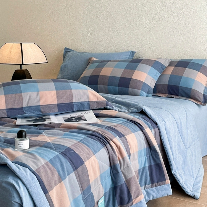 91家纺网 家纺一手货源 找家纺 宝士康家纺 2026新款10A抗菌无印风单夏被/夏被四件套 被子被芯 炫彩蓝格
