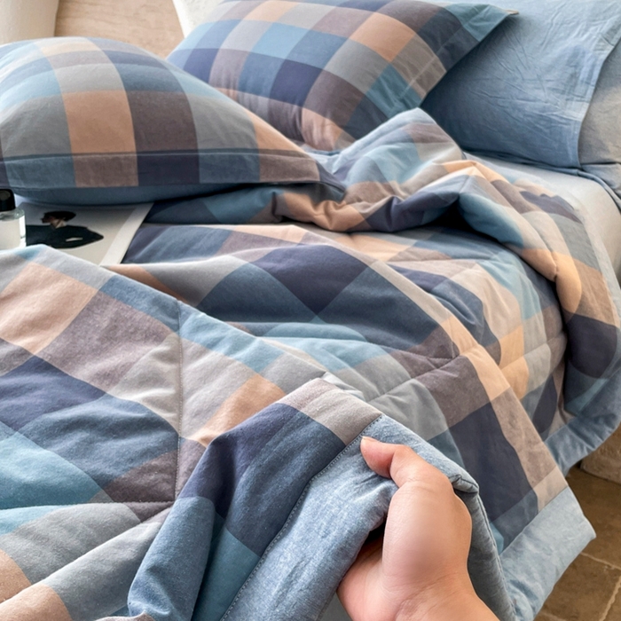 91家纺网 家纺一手货源 找家纺 宝士康家纺 2026新款10A抗菌无印风单夏被/夏被四件套 被子被芯 炫彩蓝格