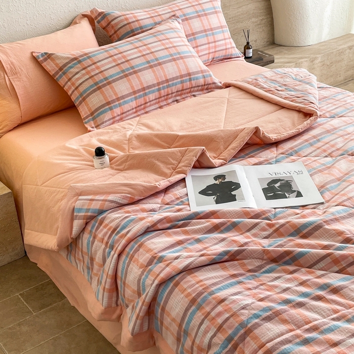 91家纺网 家纺一手货源 找家纺 宝士康家纺 2026新款10A抗菌无印风单夏被/夏被四件套 被子被芯 英伦粉