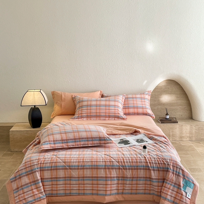 91家纺网 家纺一手货源 找家纺 宝士康家纺 2026新款10A抗菌无印风单夏被/夏被四件套 被子被芯 英伦粉