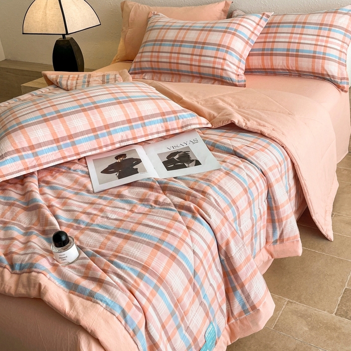 91家纺网 家纺一手货源 找家纺 宝士康家纺 2026新款10A抗菌无印风单夏被/夏被四件套 被子被芯 英伦粉