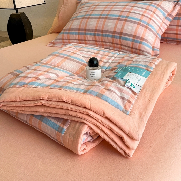 91家纺网 家纺一手货源 找家纺 宝士康家纺 2026新款10A抗菌无印风单夏被/夏被四件套 被子被芯 英伦粉