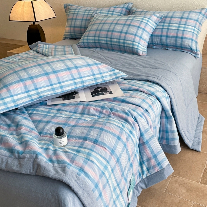 91家纺网 家纺一手货源 找家纺 宝士康家纺 2026新款10A抗菌无印风单夏被/夏被四件套 被子被芯 英伦蓝