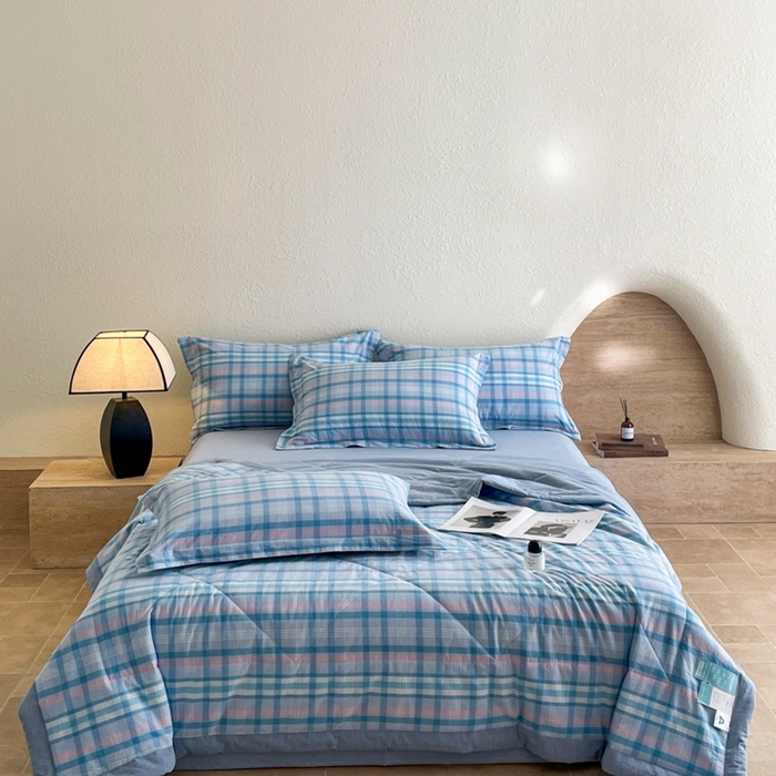 91家纺网 家纺一手货源 找家纺 宝士康家纺 2026新款10A抗菌无印风单夏被/夏被四件套 被子被芯 英伦蓝