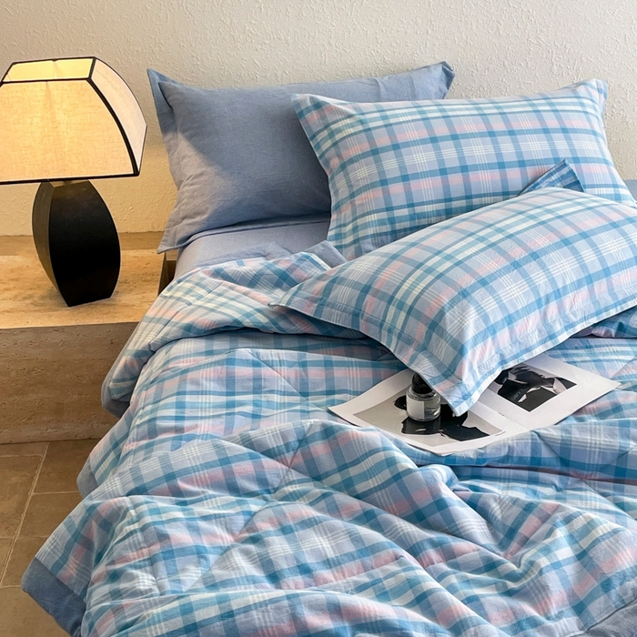 91家纺网 家纺一手货源 找家纺 宝士康家纺 2026新款10A抗菌无印风单夏被/夏被四件套 被子被芯 英伦蓝