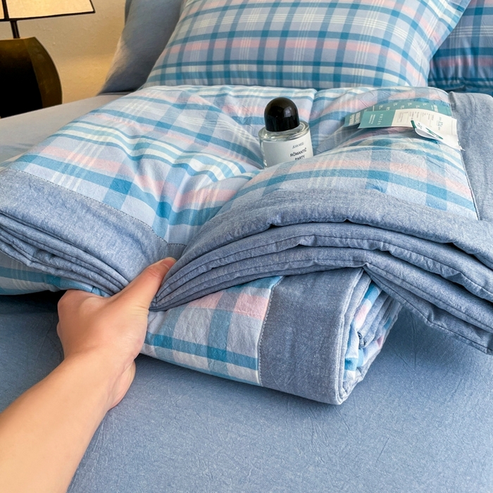 91家纺网 家纺一手货源 找家纺 宝士康家纺 2026新款10A抗菌无印风单夏被/夏被四件套 被子被芯 英伦蓝