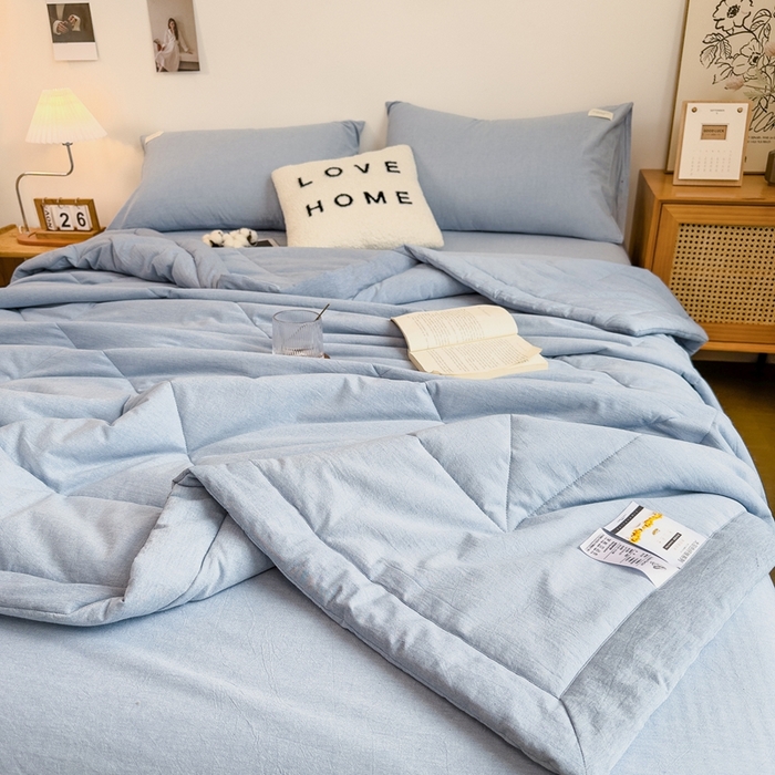 91家纺网 家纺一手货源 找家纺 宝士康家纺 2026新款10A抗菌无印风单夏被/夏被四件套 被子被芯 优雅蓝