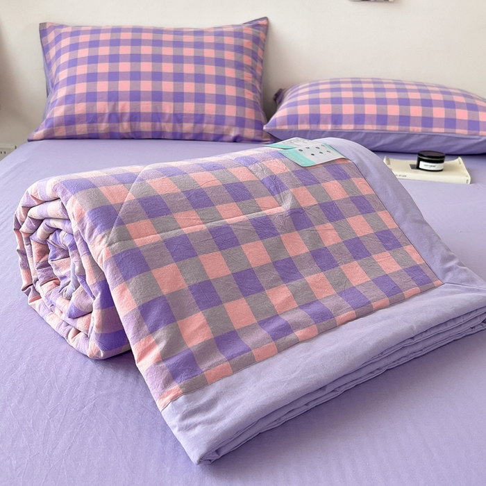 91家纺网 家纺一手货源 找家纺 宝士康家纺 2026新款10A抗菌无印风单夏被/夏被四件套 被子被芯 紫粉中格