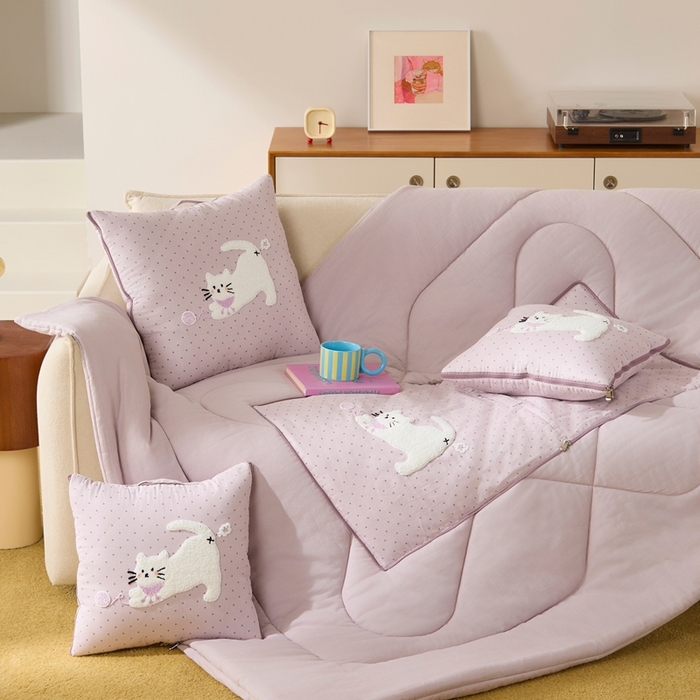 91家纺网 家纺一手货源 找家纺 多米家居 2026新款会放屁的pupu猫抱枕被 pupu猫·暮光紫