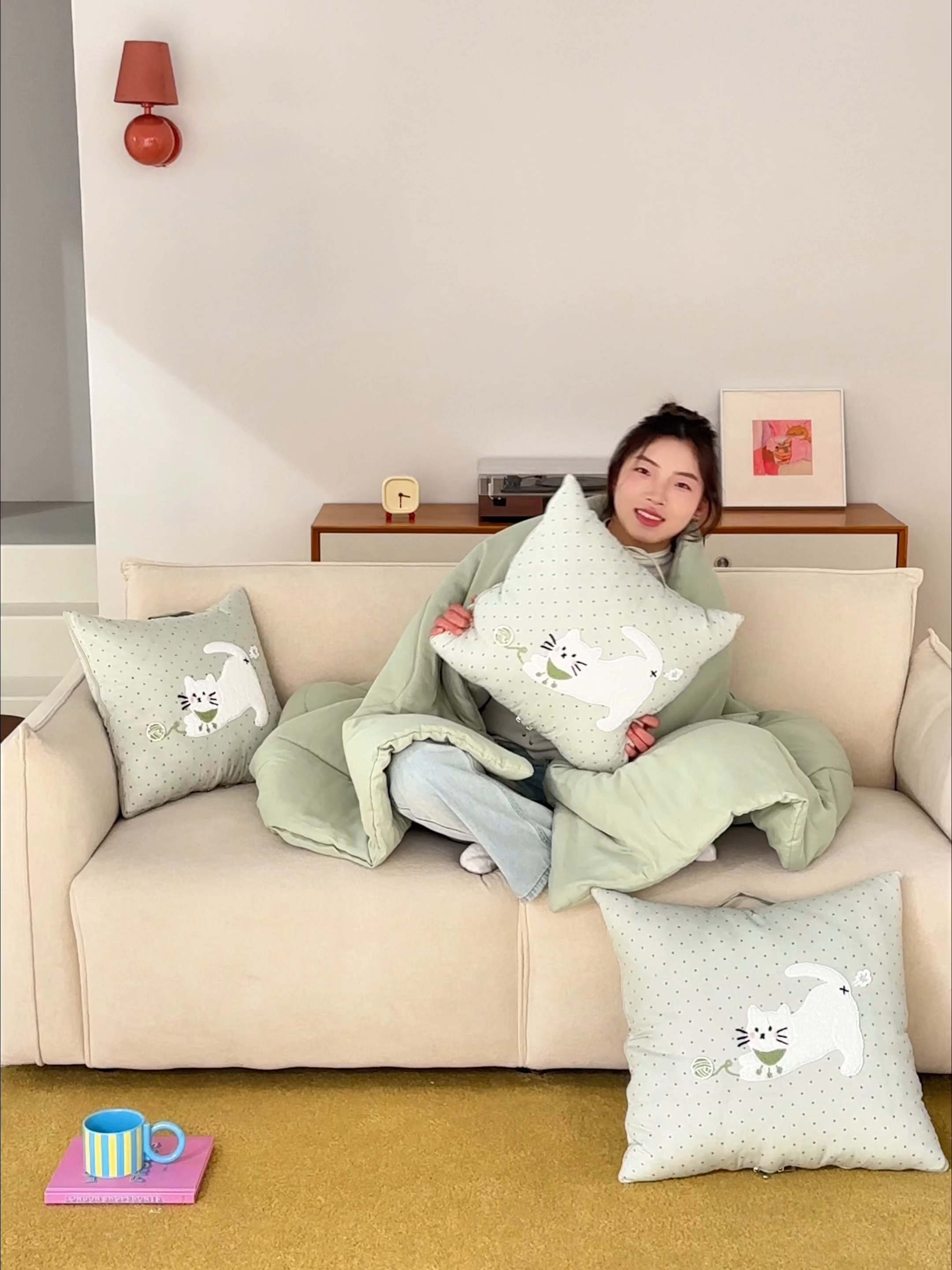91家纺网 家纺一手货源 找家纺 多米家居 2026新款会放屁的pupu猫抱枕被 pupu猫·新芽绿
