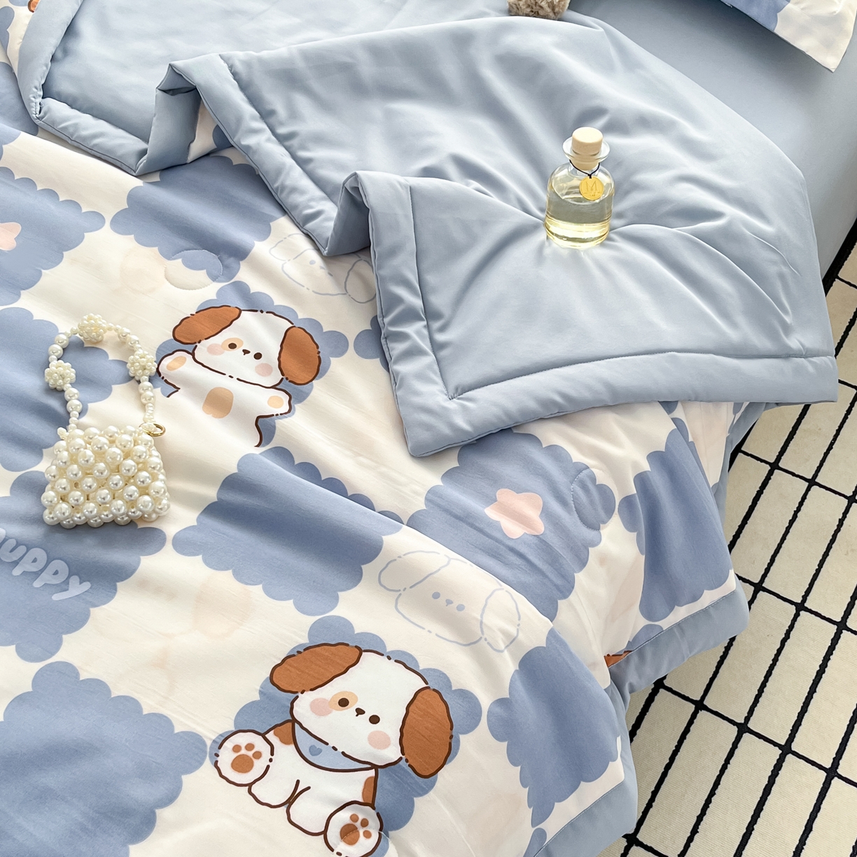 91家纺网 家纺一手货源 找家纺 宝士康家纺 2026新款10A抗菌水洗棉超声波压花夏被 被子被芯 超声波-嗨皮狗