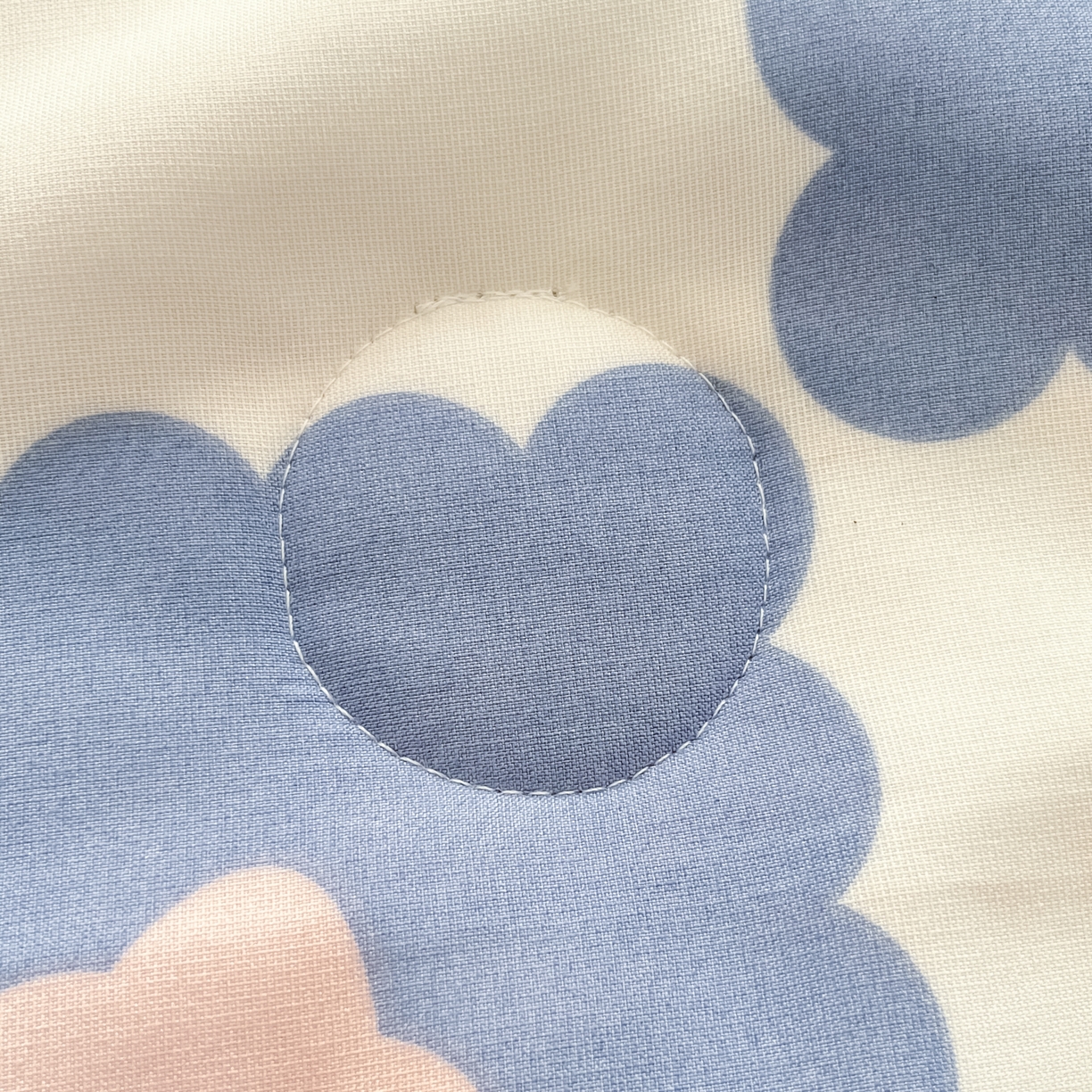 91家纺网 家纺一手货源 找家纺 宝士康家纺 2026新款10A抗菌水洗棉超声波压花夏被 被子被芯 超声波-嗨皮狗