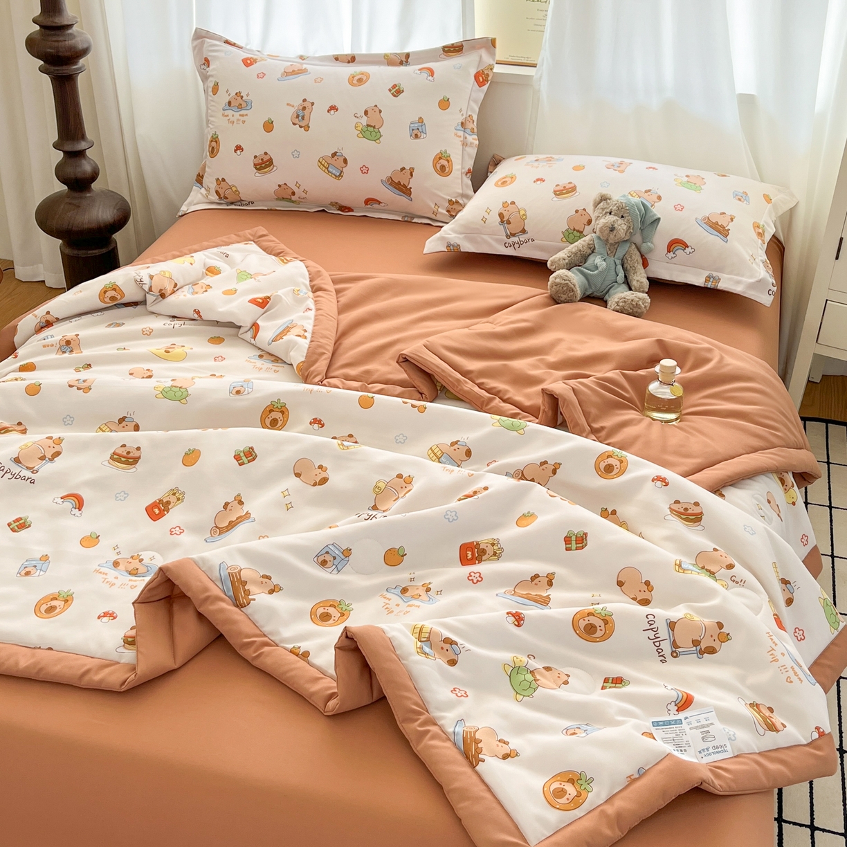 91家纺网 家纺一手货源 找家纺 宝士康家纺 2026新款10A抗菌水洗棉超声波压花夏被 被子被芯 超声波-卡皮巴拉